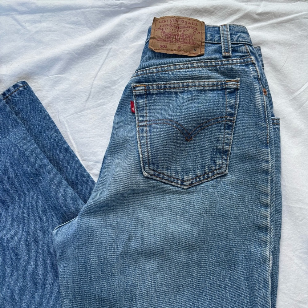Levis Vintage 501 Made in USA 26X31  “Medium”